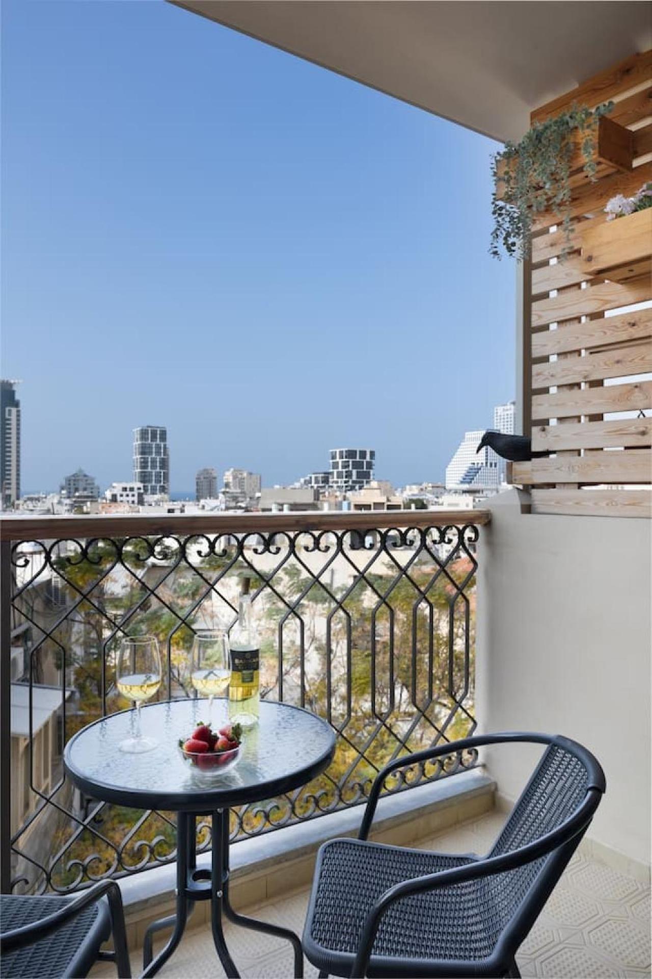 Elegant Apartment W Balcony & Mamad In Heart Of Tel Aviv By Sea N' Rent Екстериор снимка